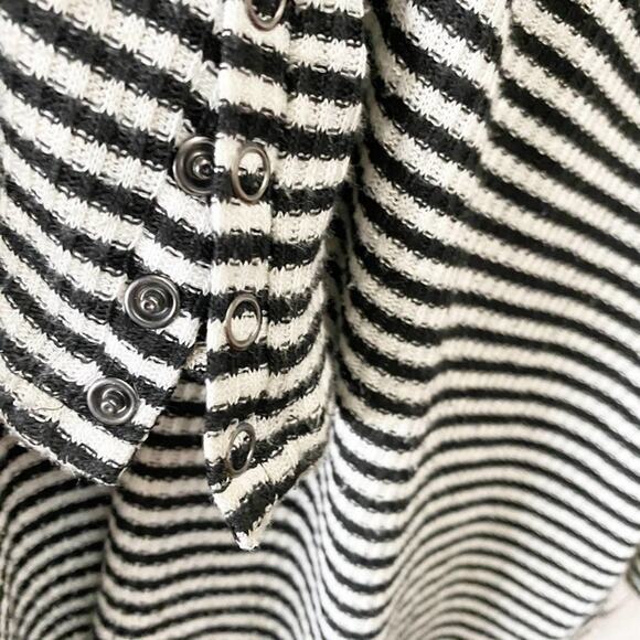 TORRID Ribbed Knit Henley Black and White Top Size 1 - Picture 7 of 10